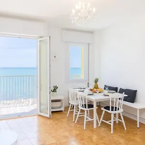 Appartamento In Posizione Con Vista Mare E Parcheggio, Caorle
